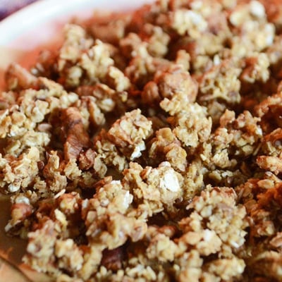 Jablečná granola s ořechy a skořicí