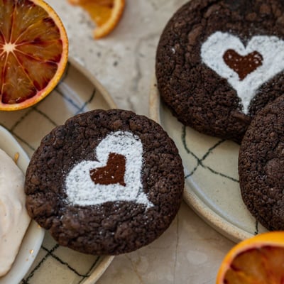 Čokoládové cookies s pomerančovým krémem