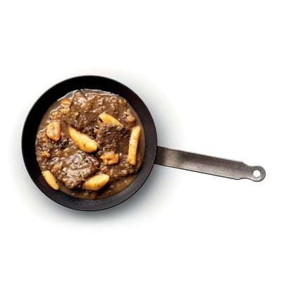 Braised beef with apples and apricots