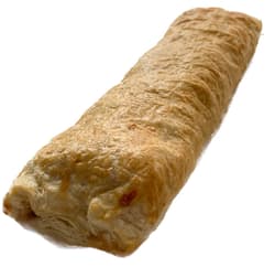 Cottage cheese strudel with raisins
