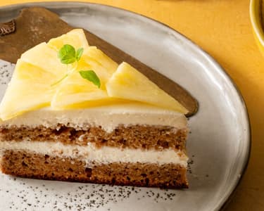 "Naked" Cake with Vanilla Cream
