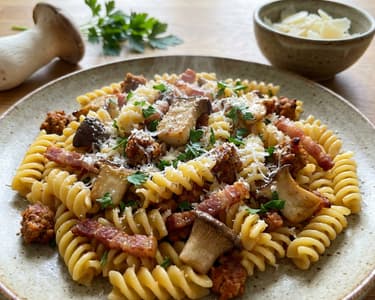 Fusilli z Basilicaty s klobáskou a houbami
