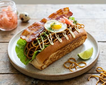 Bun with Noodles and Crispy Bacon
