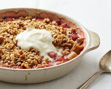 Rhubarb and strawberry crumble