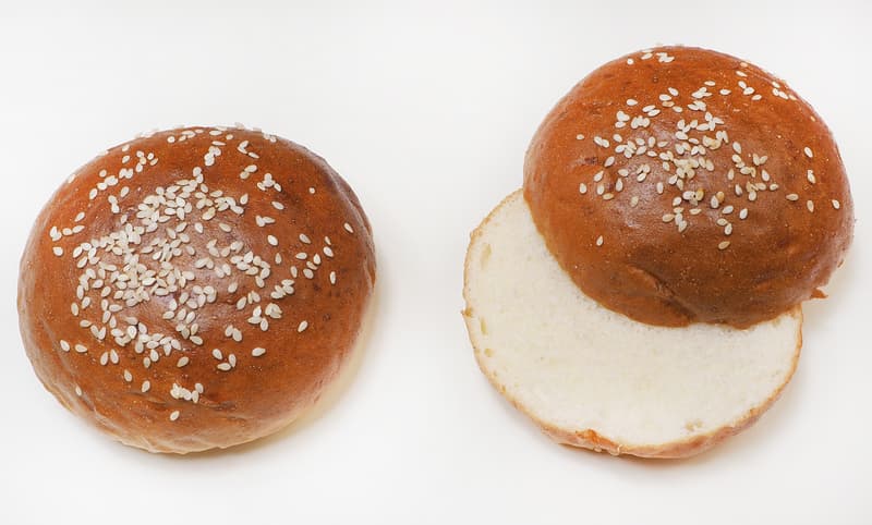 Merhautovo pekařství Hamburger bun with sesame milk - small