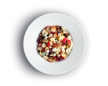 Salát z jablka, květáku a modrého sýra