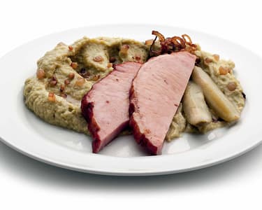 Hrachová kaše s uzeným masem