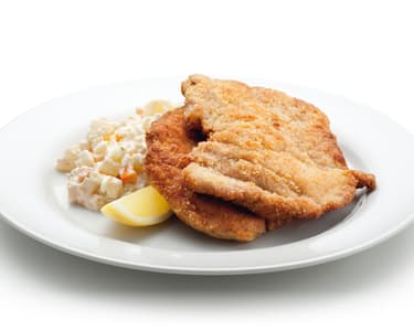 Vepřový řízek s bramborovým salátem