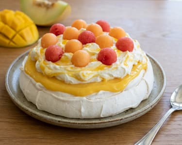 Pavlova s krémem z manga a šlehačkou