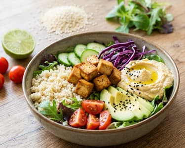 Buddha bowl s humusem a pečeným tofu