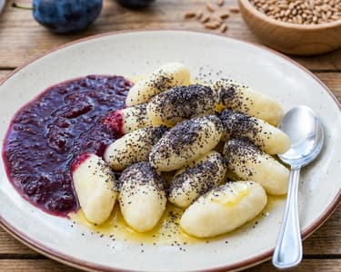 Zdravé tvarohové šišky s mákem a švestkovou omáčkou