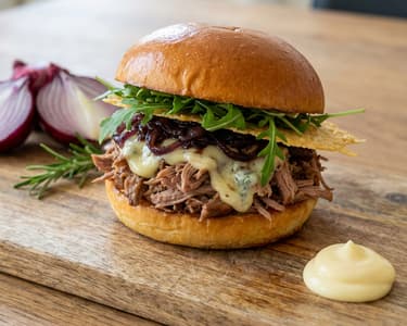 Burger s trhanou kachnou