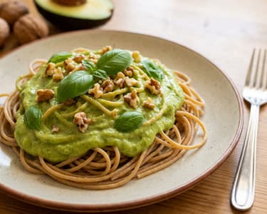 Avokádová omáčka s těstovinami