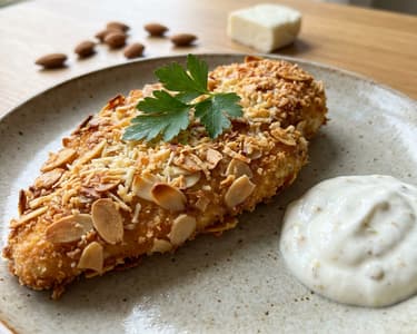 Chicken schnitzel in almonds and halloumi