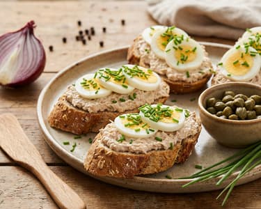 Canapés with Tuna Spread