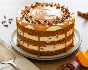 Dýňový dort se smetanovým sýrem s pekanovými ořechy a karamelem