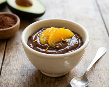 Kakaový krém s avokádem a tvarohem