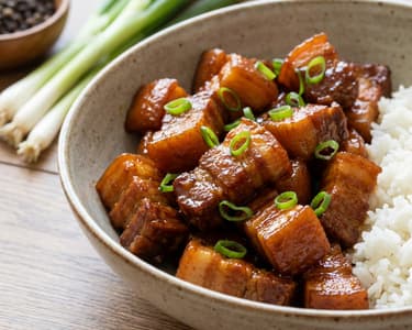 Thịt kho tàu - Karamelizovaný bůček