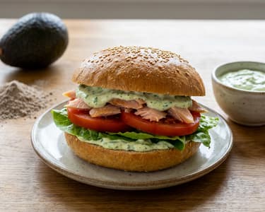 Jogurtové bulky s uzeným pstruhem a jogurtovo - avokádovým dresinkem