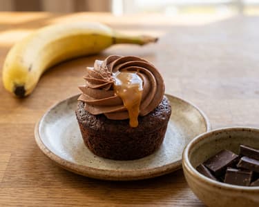 Banánové cupcakes s karamelem a čokoládovým krémem