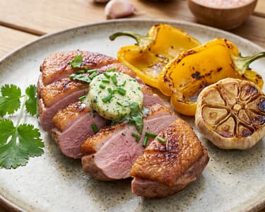 Grilované kachní prso s bylinkovým máslem