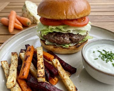 Burger se zeleninovými hranolky