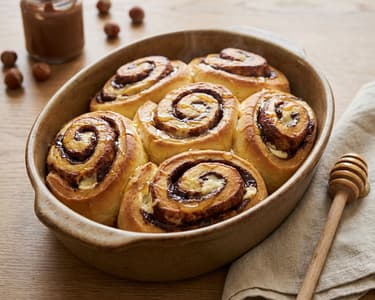 Buns with chocolate-hazelnut cream