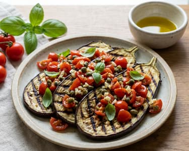 Grilovaný lilek s vinaigrette a rajčaty 