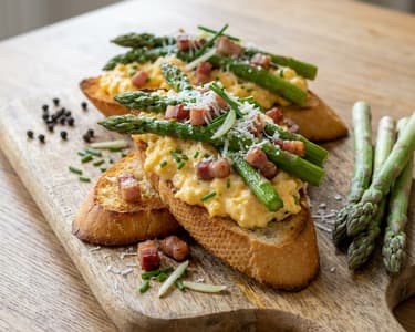 Snídaňová bageta s chřestem a pancettou