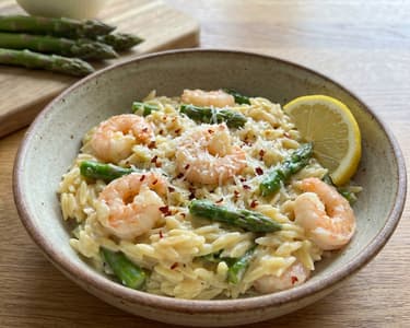 Orzo s krevetami a chřestem