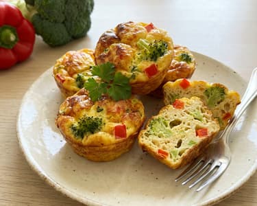 Vaječné muffiny s brokolicí a paprikou