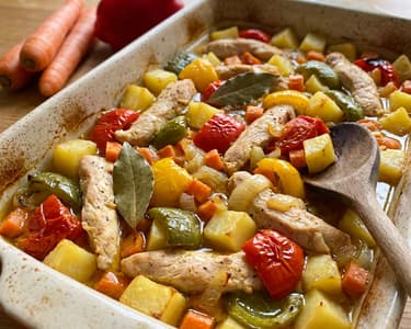 Turkey mix with potatoes and bell pepper