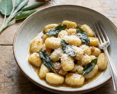 Gnocchi se šalvějí a máslem
