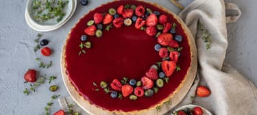 Křehký koláč s tvarohovým krémem a ovocným želé