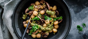 Noky se žampiony a pestem