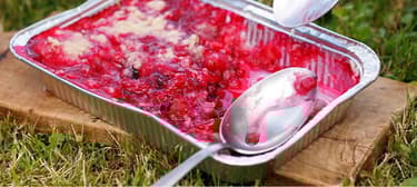 Ovocný crumble z grilu