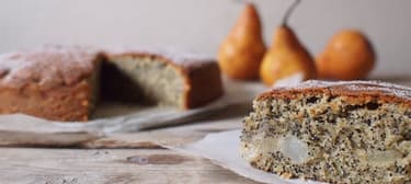 Makovec s karamelizovanými hruškami