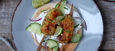 Mletý krůtí špíz s limetovým jogurtem