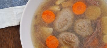 Vývar s játrovými knedlíčky