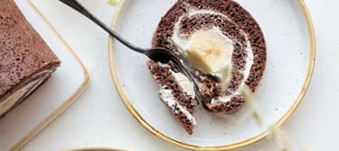 Roláda s čokoládou a banány