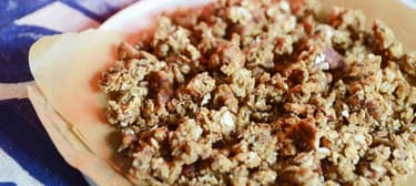 Jablečná granola s ořechy a skořicí