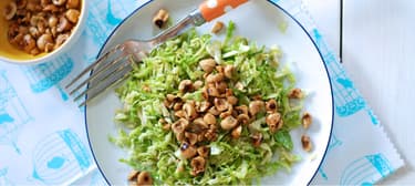 Teplý salát z růžičkové kapusty