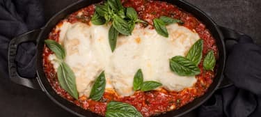 Kuřecí prsa v rajčatové omáčce s mozzarellou 