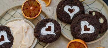 Čokoládové cookies s pomerančovým krémem
