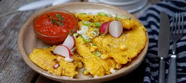 Polentové placky s rajčatovým dipem