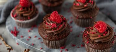 Jednoduché čokoládové cupcakes s višněmi