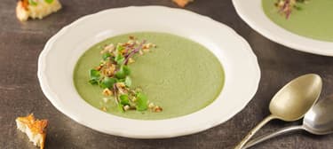 Svěží jarní hrášková polévka 