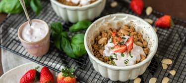 Jahodový krambl s jablky