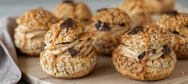 Kávové větrníky s makovou craquelin vrstvou