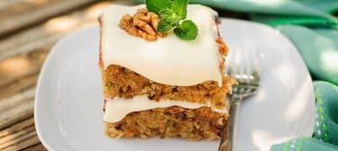 Bezlepkový cuketový koláč s ořechy